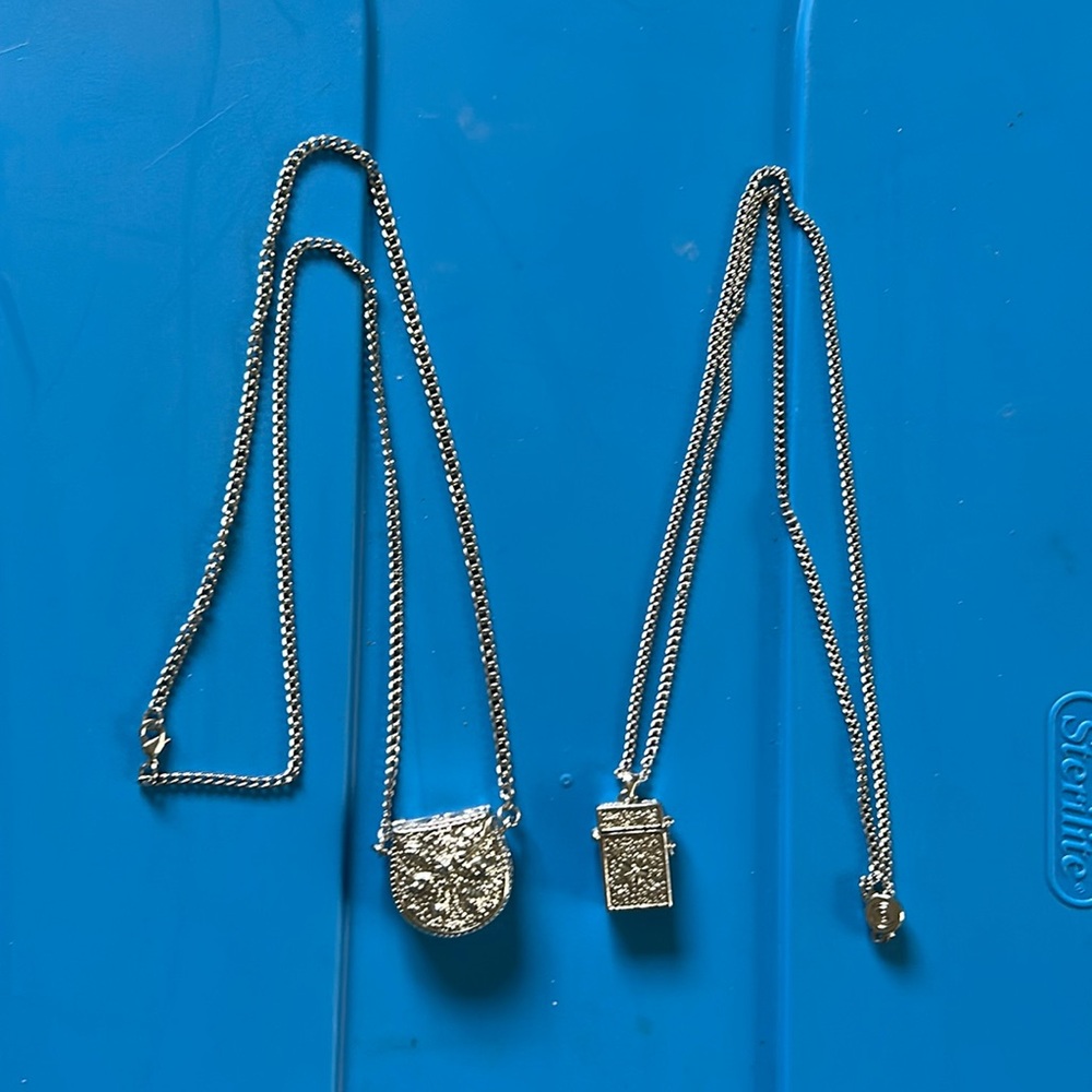 1 set Silvertone purse pendants: 
1 has shamrock; 1 has timepiece
FREE SHIP